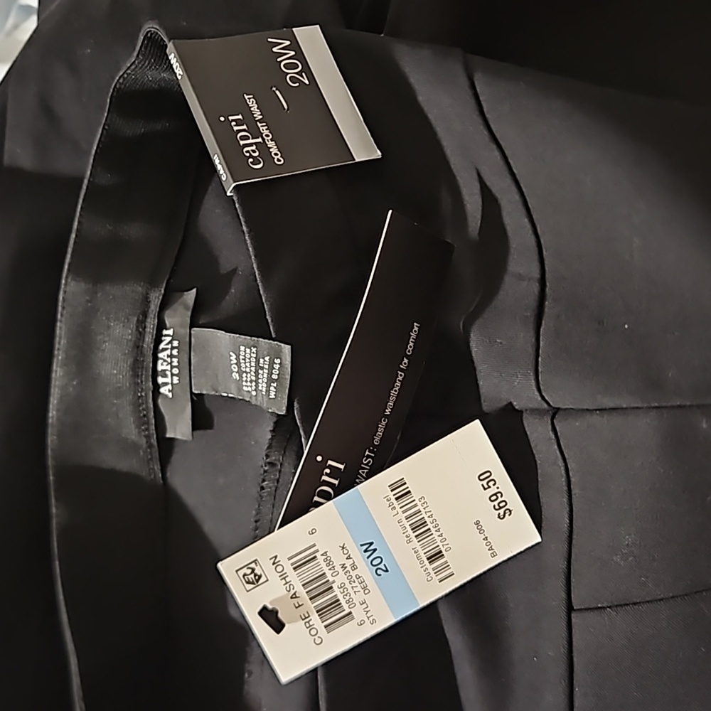 Alfani Woman NWT Capri sz.20W comfort waist, black, great form fitting stretch - Picture 8 of 8